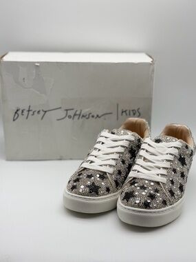 Betsey Johnson Kids' "BK-SIDNY" Black Star Rhinestone Sneakers Size 5
